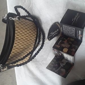 Saraye bamboo grain purse.